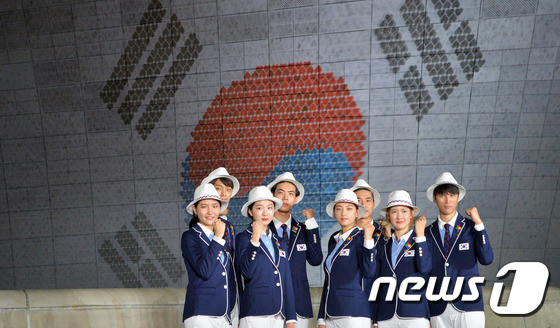 파비앙 선수의 금메달 획득과 관련된 다양한 반응 속 주목받는 반효진·장미란 선수들, 그리고 이재용 삼성전자 부회장의 지지 발언과 안전확보 중요성 강조 등으로 이어지는 한국 올림픽 선수단의 활약이 다양한 분야에서 주목 받고 있습니다.