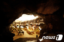 “냉장고에 들어온 것 같아요”…제주 동굴 피서객 급증