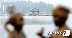 고요한 분위기의 월파정