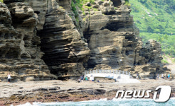 천연기념물 용머리해안 경관훼손 논란 교량