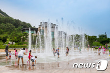 8월 휴가 멀리 가지 말자…도시 속 휴식지 어디?