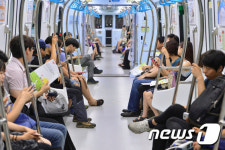 인천지하철 2호선 출근길 서서가는 승객 無