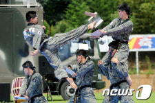 무더위 날리는 격파 시범