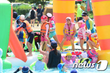 여름방학 맞은 어린이들 물놀이 왔어요