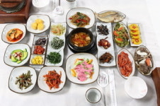 충북도가 인정한 휴양도시 단양 약선한정식집은?