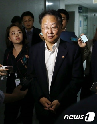 추경 협조 요청, 국회 찾은 유일호