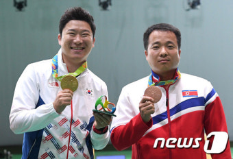 사격서 나란히 메달 획득한 남과 북