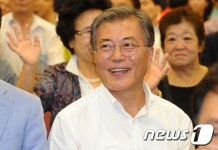 문재인 전 대표 부산에서 미소