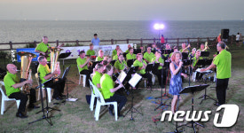 제주 바다와 즐기는 금빛 관악의 향연