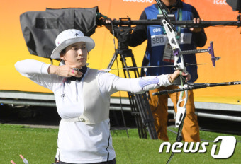 기보배 '양궁 개인전 4강 진출'
