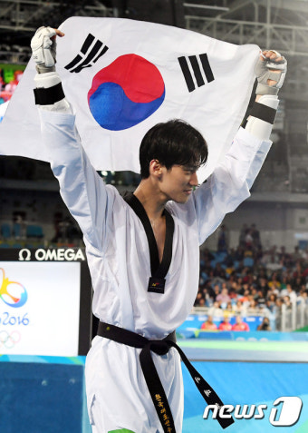NH농협금융, 차기 회장 후보 노린다! 내부 후보 이대훈 vs 박규희, 외부 후보 김용범 vs 이찬우 현 수장 누가 후계자로?