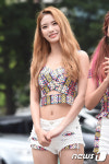 마틸다 새별, 의상만큼 시원 시원한 미소