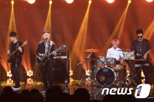 라데, 잔잔하게 강렬한 밴드음악