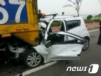 부산 사상 강변대로서 전방주시 태만으로 추돌사고