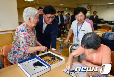 현장 애로사항 듣는 정진엽 장관