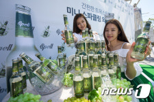 롯데주류, 간편하게 즐기는 스파클링 와인 스펠 출시