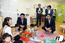 야름나무 어린이집 방문한 김성렬 차관