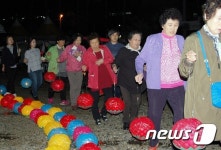 [풍경] 괴산고추축제 성공기원…‘유등제(流燈祭)’