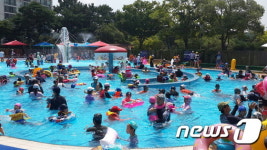 울산대공원본관수영장앞 | 울산대공원 아쿠아시스 수영장 여름 피서지로 '인기'