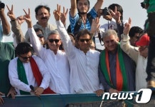 [사진] 반정부 시위 나선 파키스탄 야당 지도자