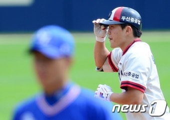 두산 류지혁, 삼성 최충연 상대로 솔로포…시즌 3호