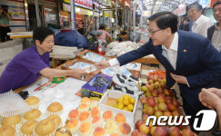 정진엽 계산은 전통시장 상품권으로 할께요