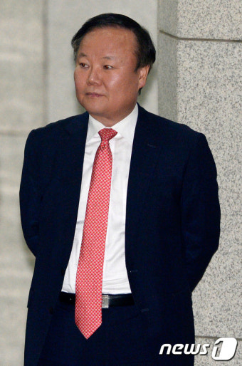 대통령 기다리는 김재원 정무수석