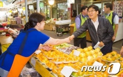 조경규 환경장관, 대전 송강전통시장 방문