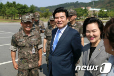 해군 평택2함대 사령부 방문한 與 북핵포럼