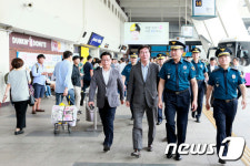 고속버스터미널 치안 점검하는 이철성 경찰청장
