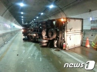 부산 곰내터널 또 사고…유치원버스 이어 보름새 세번째
