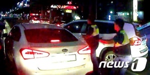 흉기 들고 차량도주 30대, 경찰·시민이 함께 검거