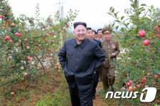北 김정은, 홍수피해 뒤로하고 고산과수종합농장 현지지도