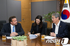 임종룡 금융위원장, 자금세탁방지 교육연구원 신임원장 접견