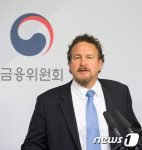 모두발언하는 자금세탁방지 교육연구원 신임 원장