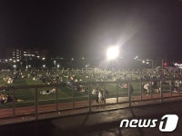 [사진] 학교 운동장에 대피한 경주 시민들