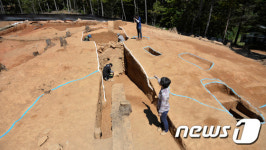 전설의 백제왕릉, 부여 능산리 발굴