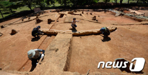 전설의 백제왕릉, 부여 능산리 발굴