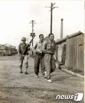 인천상륙작전 중에 잡힌 북한 포로들
