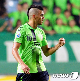 [ACL] '레오 2골' 전북, 4강 1차전서 서울 4-1 대파