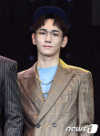 샤이니 키, 스냅백+안경으로 완성한 꾸러기 패션