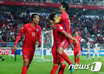 우쭈쭈 내새끼 손흥민 안은 기성용