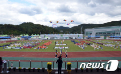 평창노산문화제·군민의날 행사 개막…군민 퍼레이드