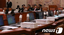 파행 거듭되는 교문위 국감 '기다리다 지쳐!'