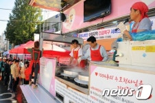 수해지역 자장면 봉사 나선 김문수 전 경기지사