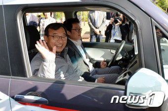 이정현 대표 '자율주행차 신기하네'