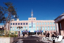 유통기한 지난 빵 먹어 배탈…편의점서 돈 뜯다 덜미