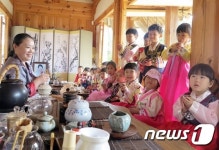 故 육영수 여사 생가 ‘전통문화 체험장’ 인기