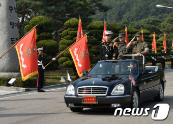 이상훈 해병대 사령관, 美 사령관과 의장대 사열