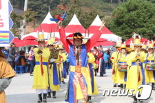 [포토]진안홍삼축제…마이산서 금척무 공연